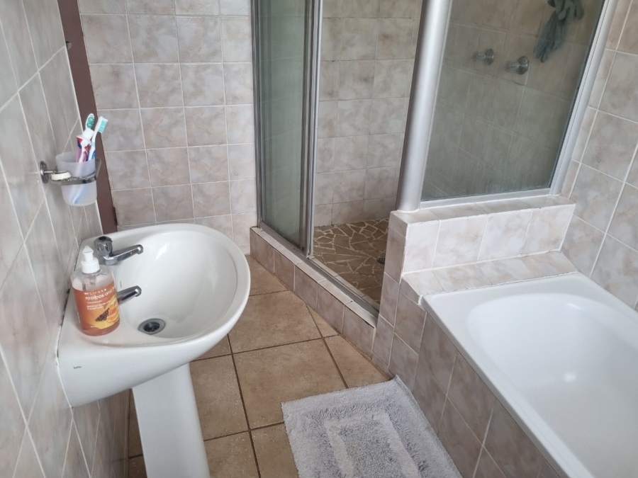 3 Bedroom Property for Sale in Strelitzia Park Eastern Cape